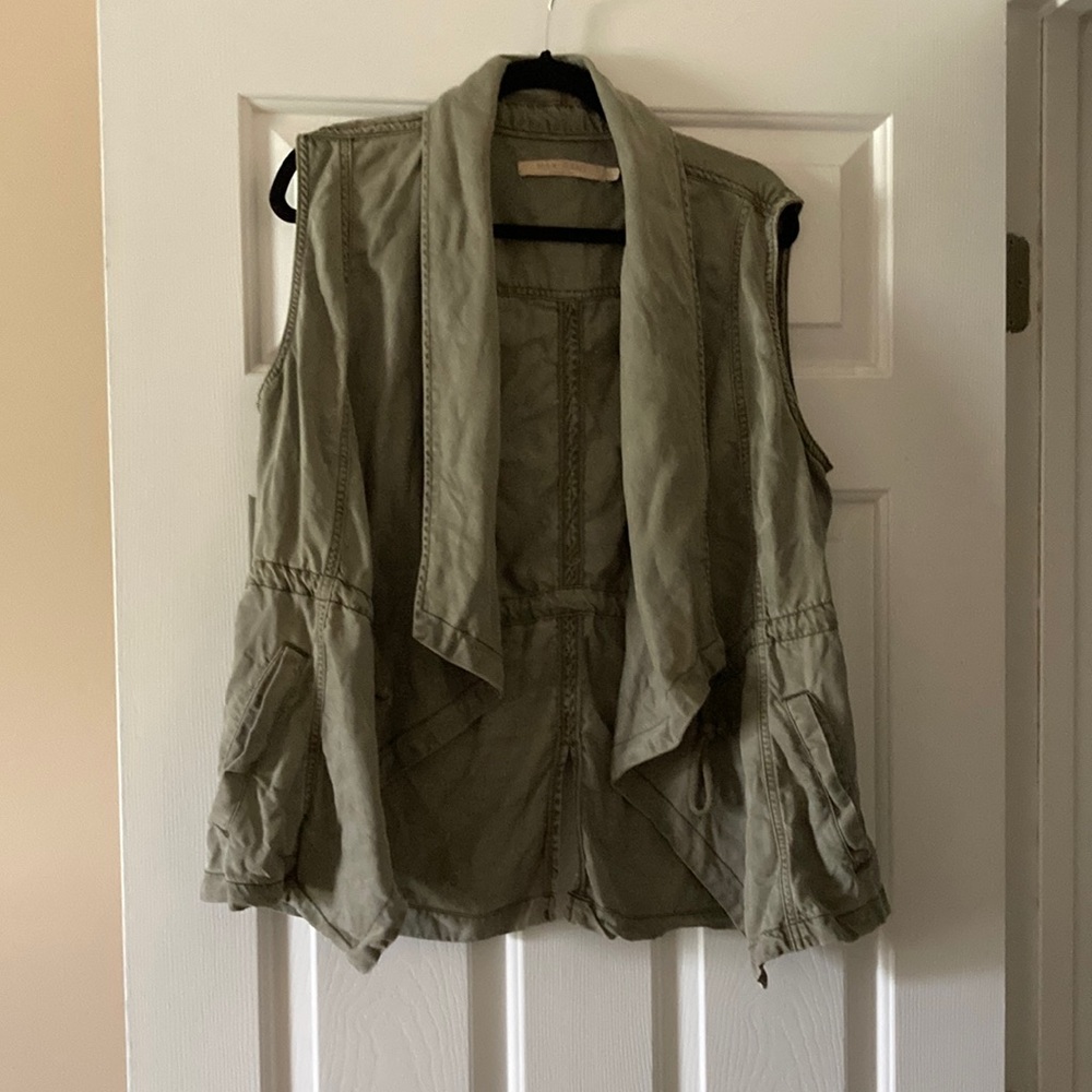 Cute khaki vest